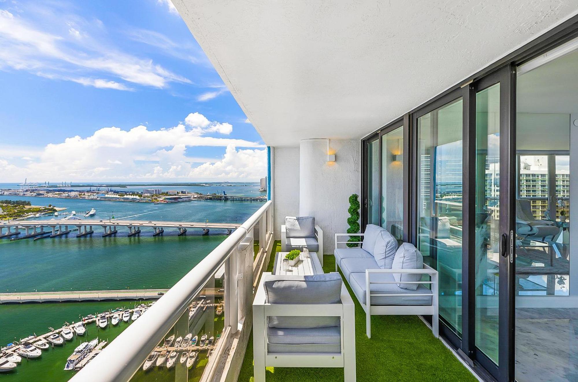 Apartamento 4 Bedroom With Stunning Balcony View