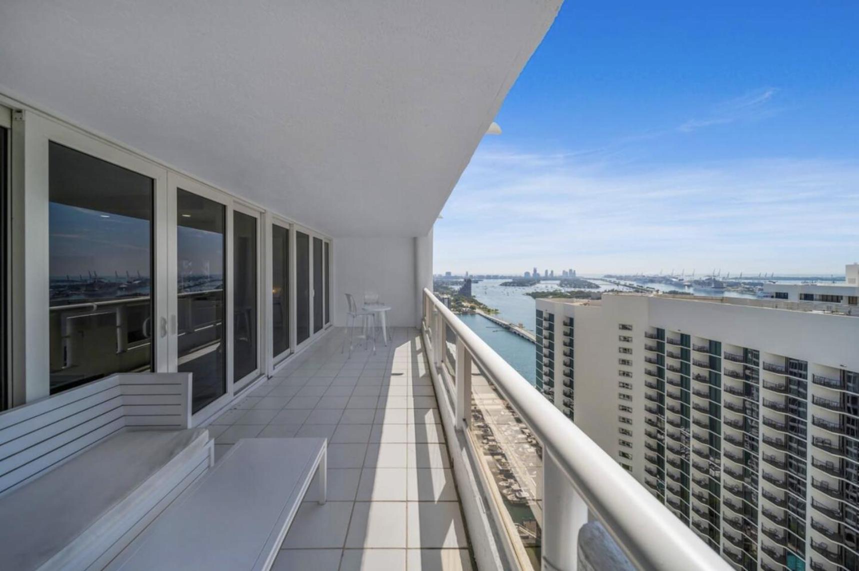 Apartamento 4 Bedroom With Stunning Balcony View *