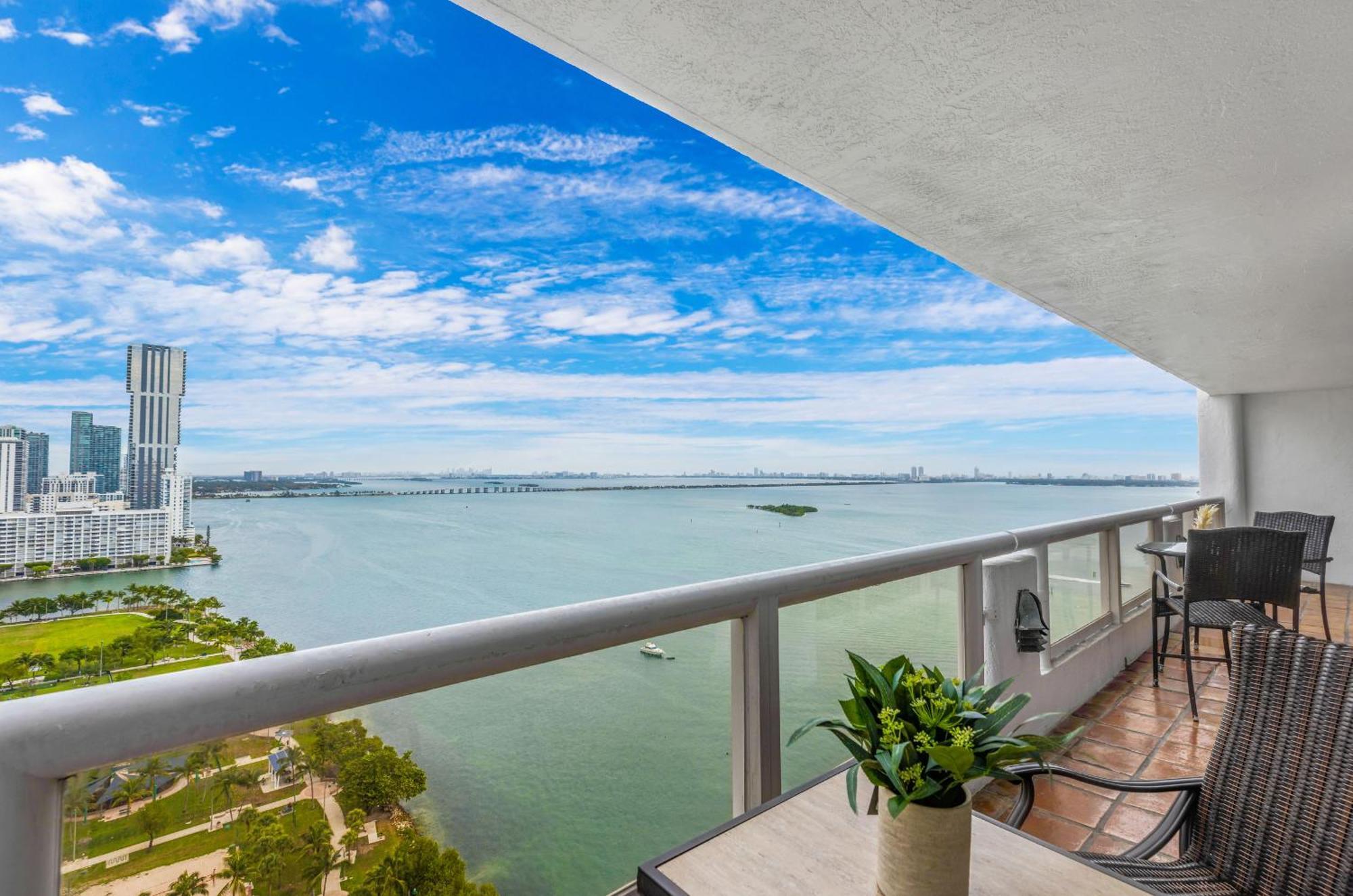 Apartamento 4 Bedroom With Stunning Balcony View