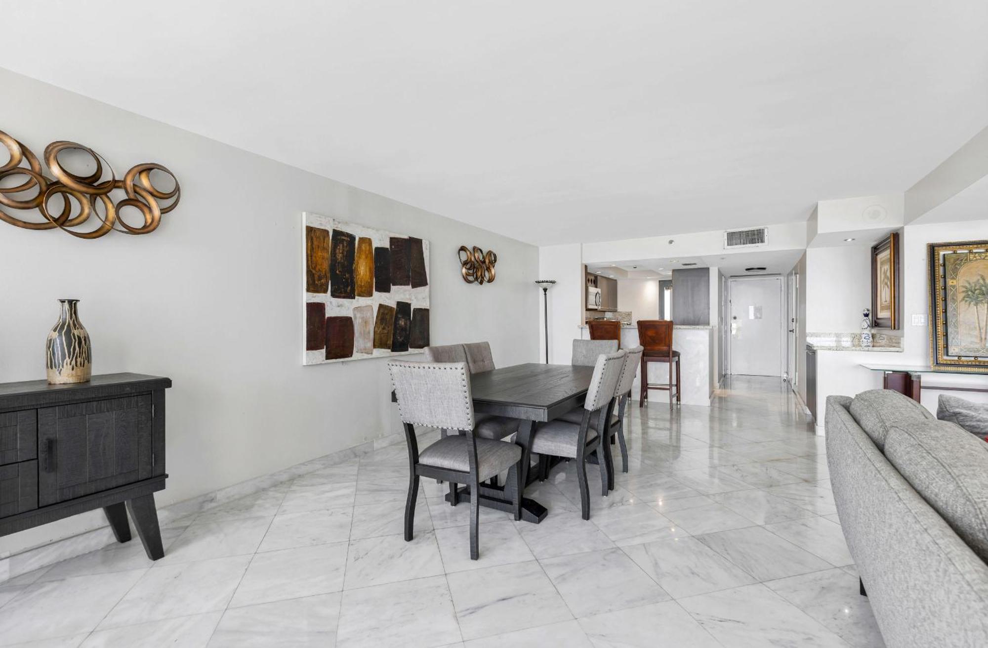 4 Bedroom With Stunning Balcony View Apartamento Miami