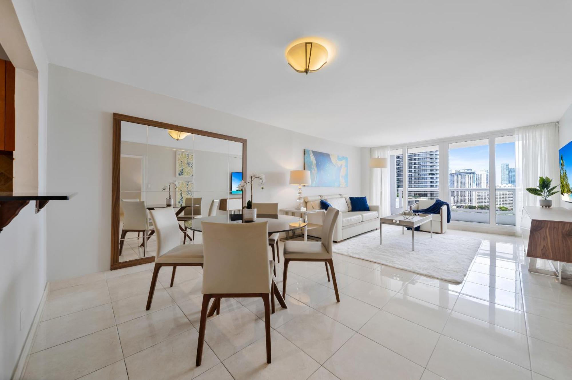 4 Bedroom With Stunning Balcony View Apartamento
