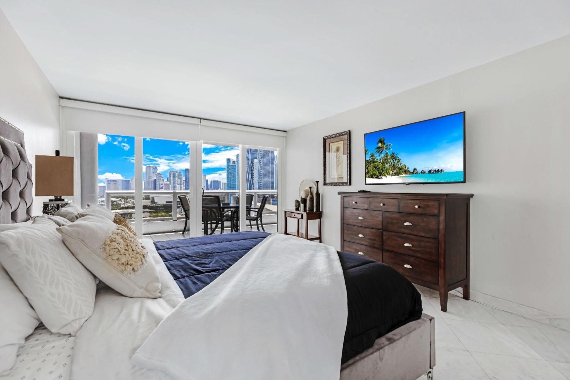 4 Bedroom With Stunning Balcony View Apartamento Miami