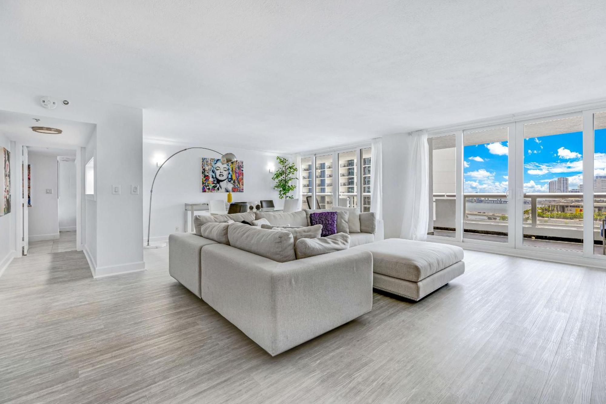 Apartamento 4 Bedroom With Stunning Balcony View Miami