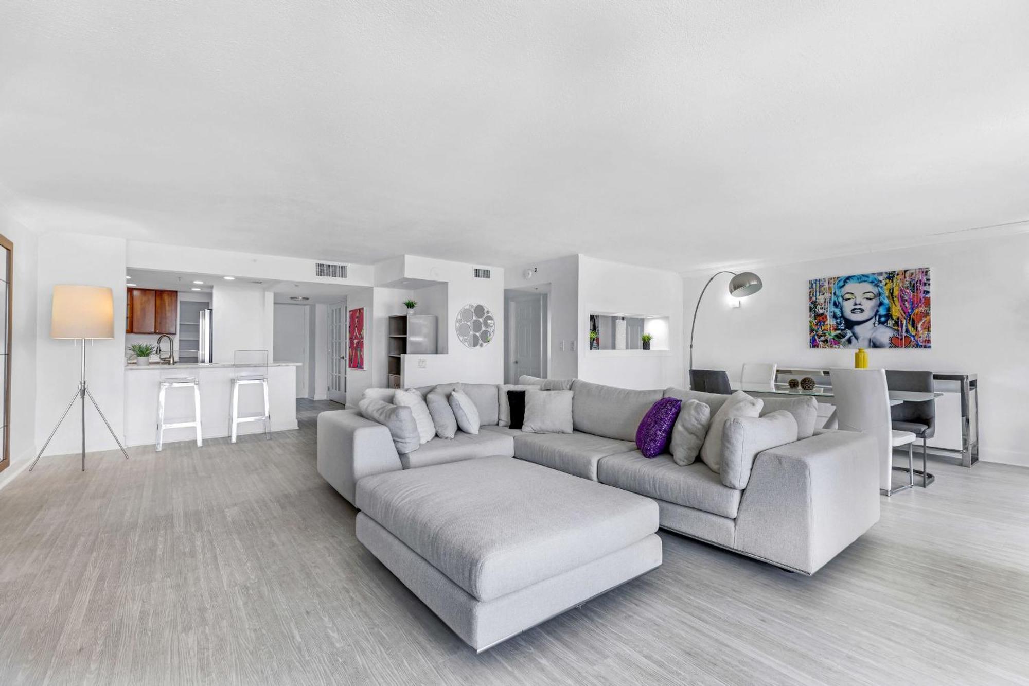Apartamento 4 Bedroom With Stunning Balcony View