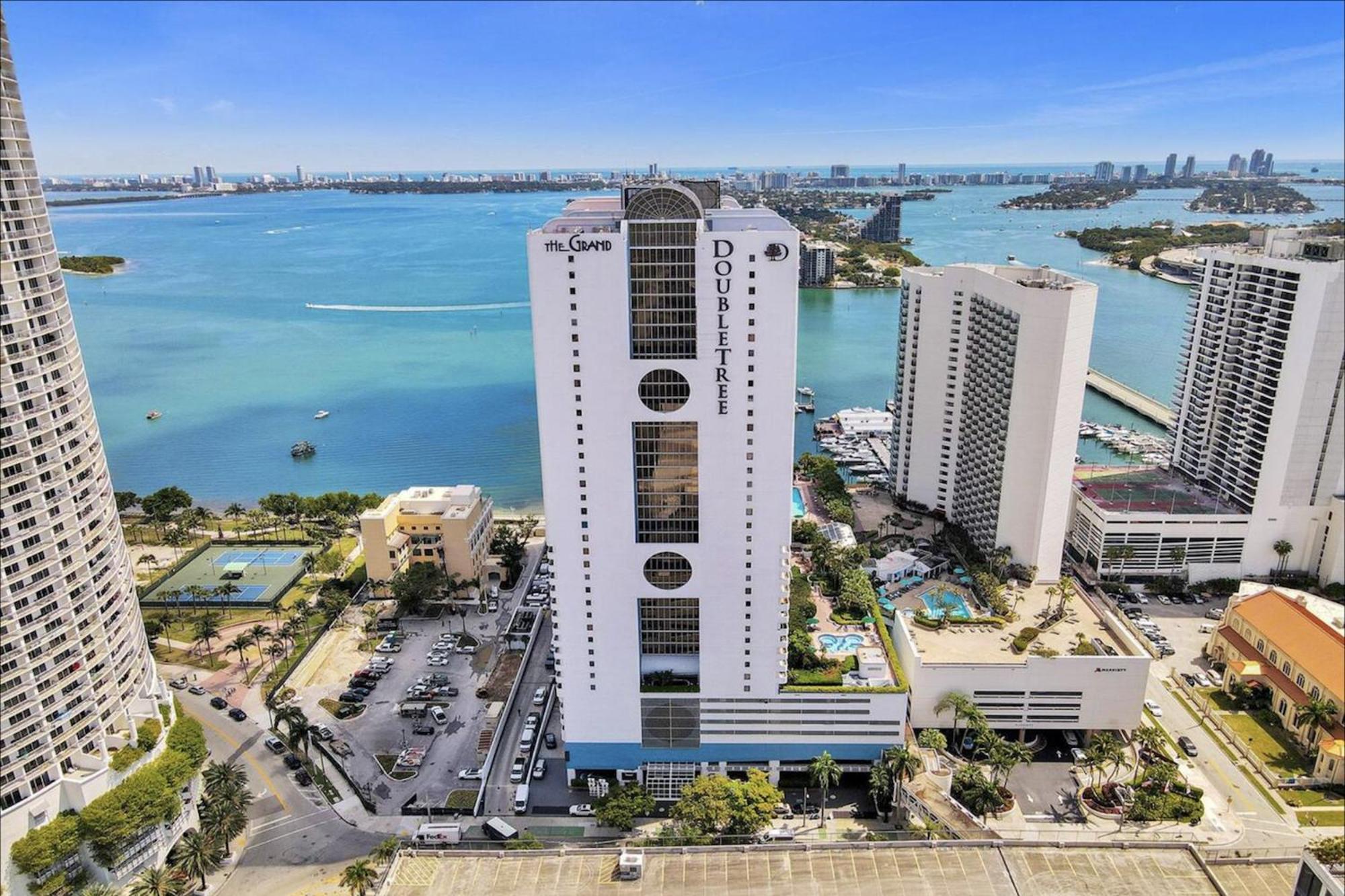 4 Bedroom With Stunning Balcony View Apartamento *